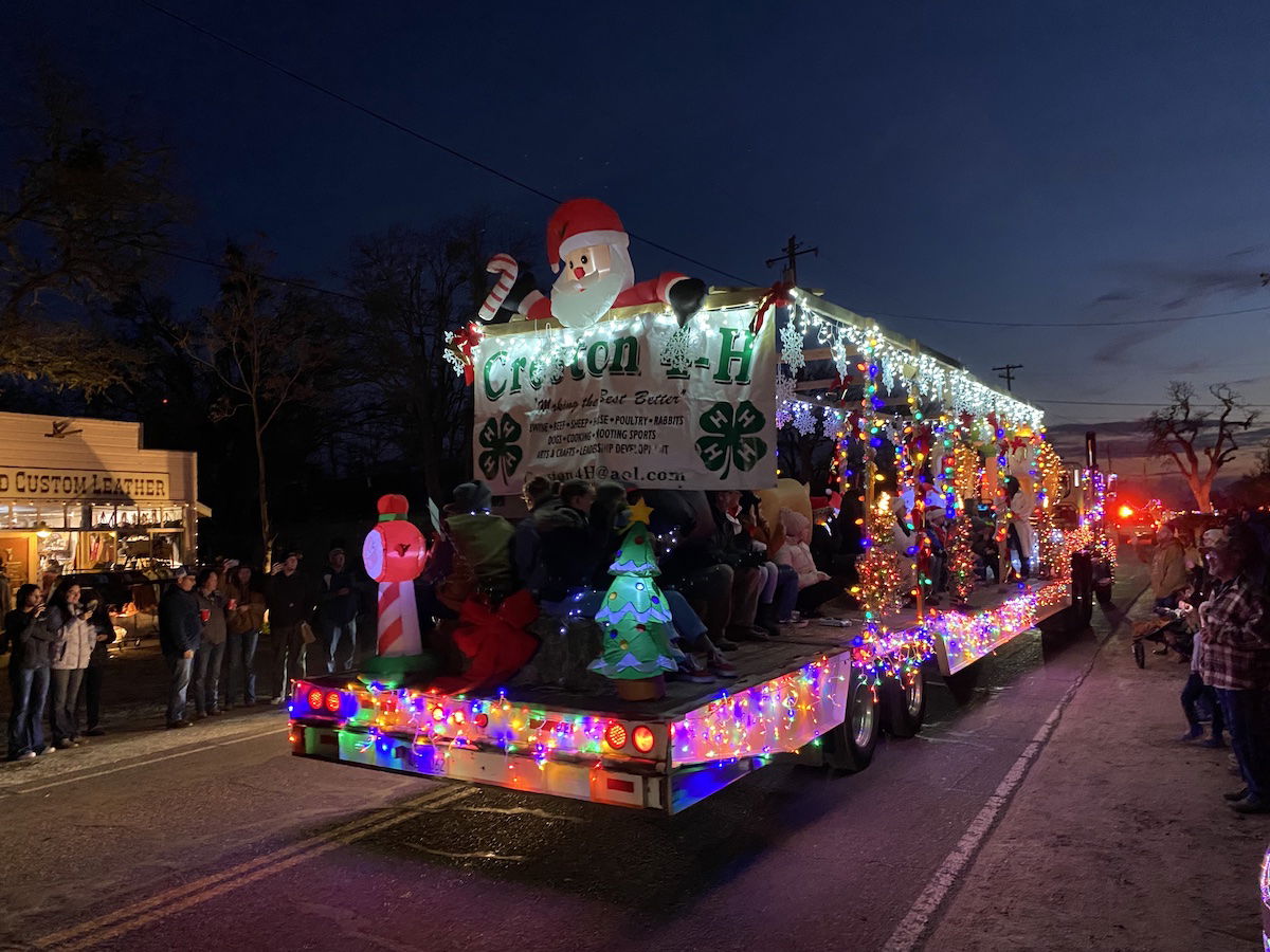 Holiday Parades Light Up Creston and San Miguel&nbsp;