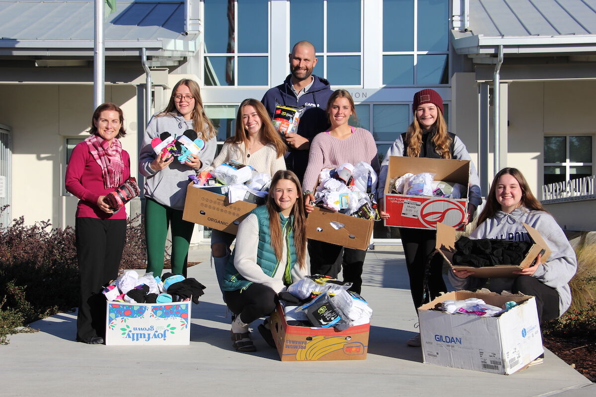 Templeton High School Students Make Donation to CAPSLO