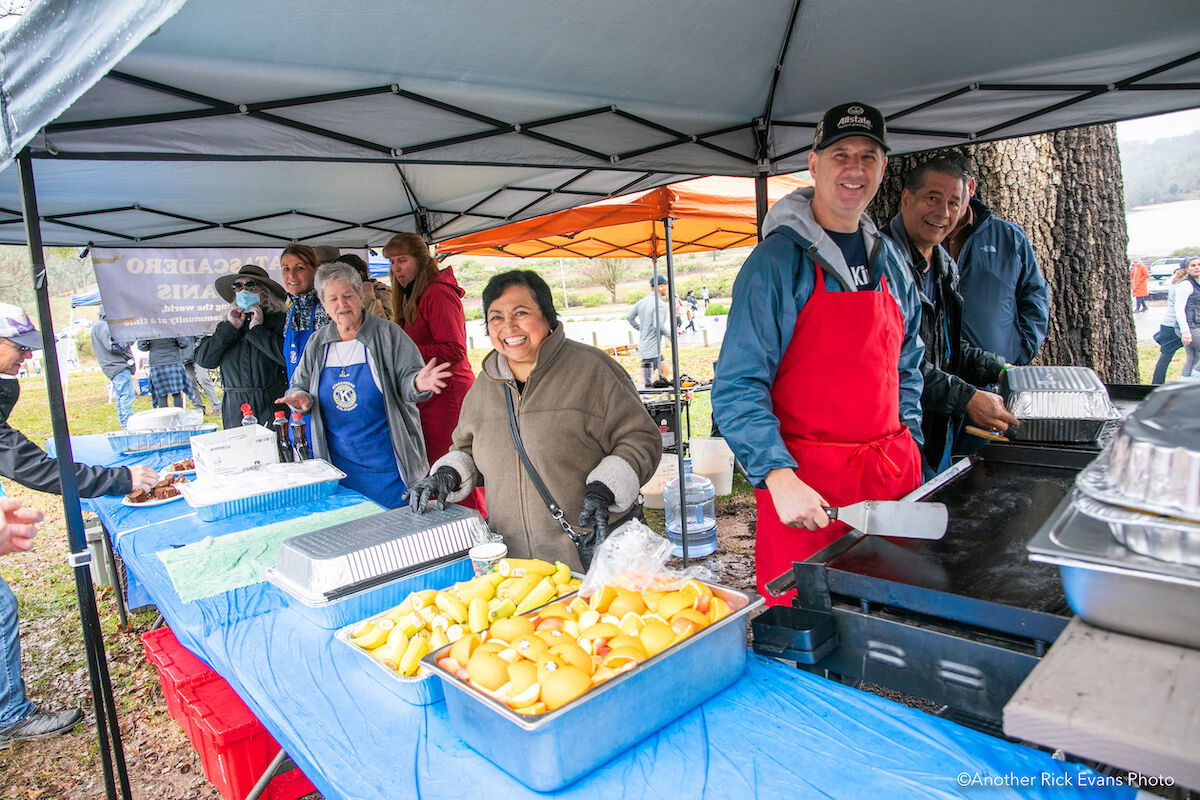 Atascadero Kiwanis Club Donates Time to Community