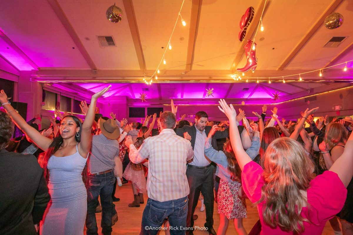 Month of love returns to Atascadero with 19th annual Father and Daughter Sweetheart Dance