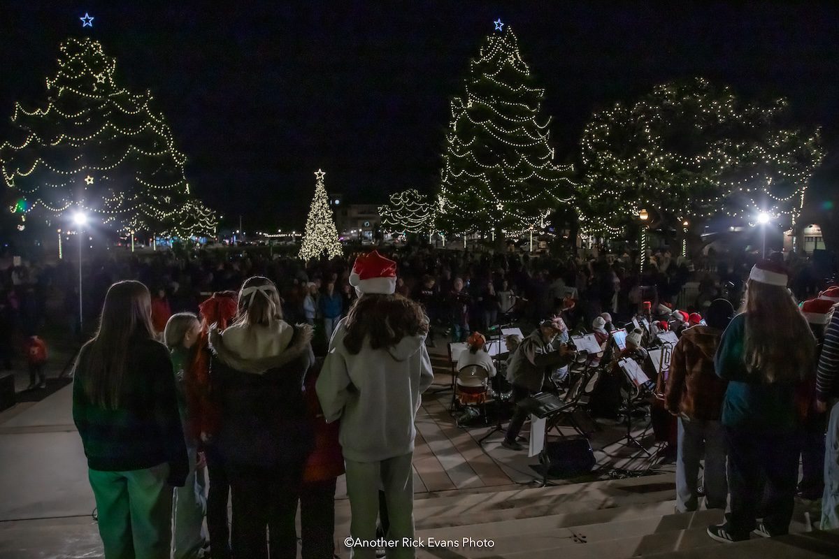 Downtown Atascadero and Paso Robles sparkle in holiday celebrations