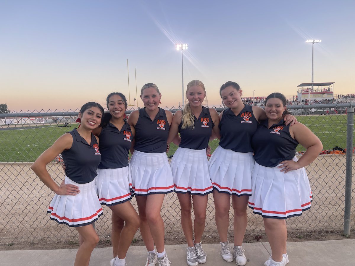Six senior cheerleaders from Atascadero High to perform in London's New Year's Day Parade