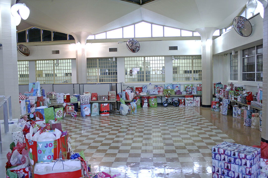 CAPSLO Receives Over 1,100 Gifts for Head Start Students
