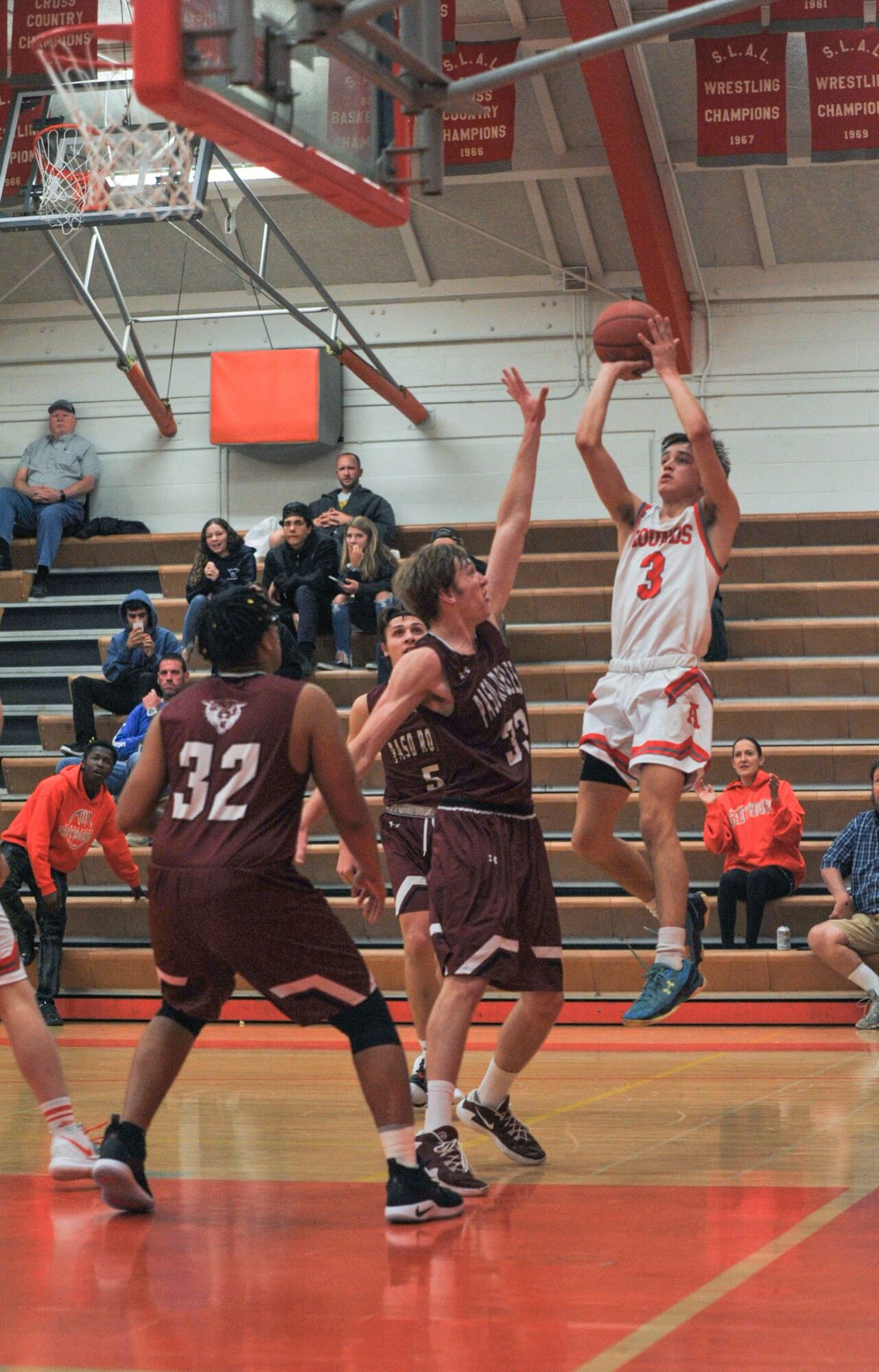 Hounds Hold off Bearcats
