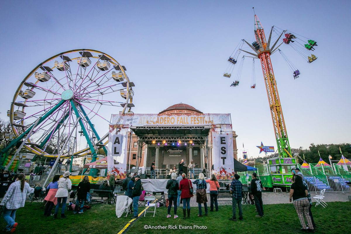 Rain has no effect on Fall Festival crowds