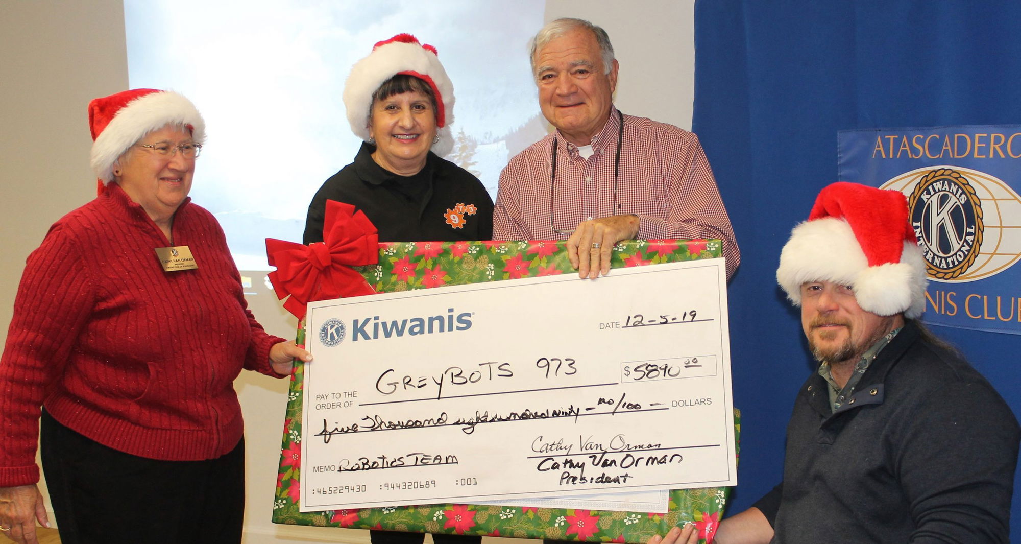 Knights of Columbus, Kiwanis Club Donates to Greybots