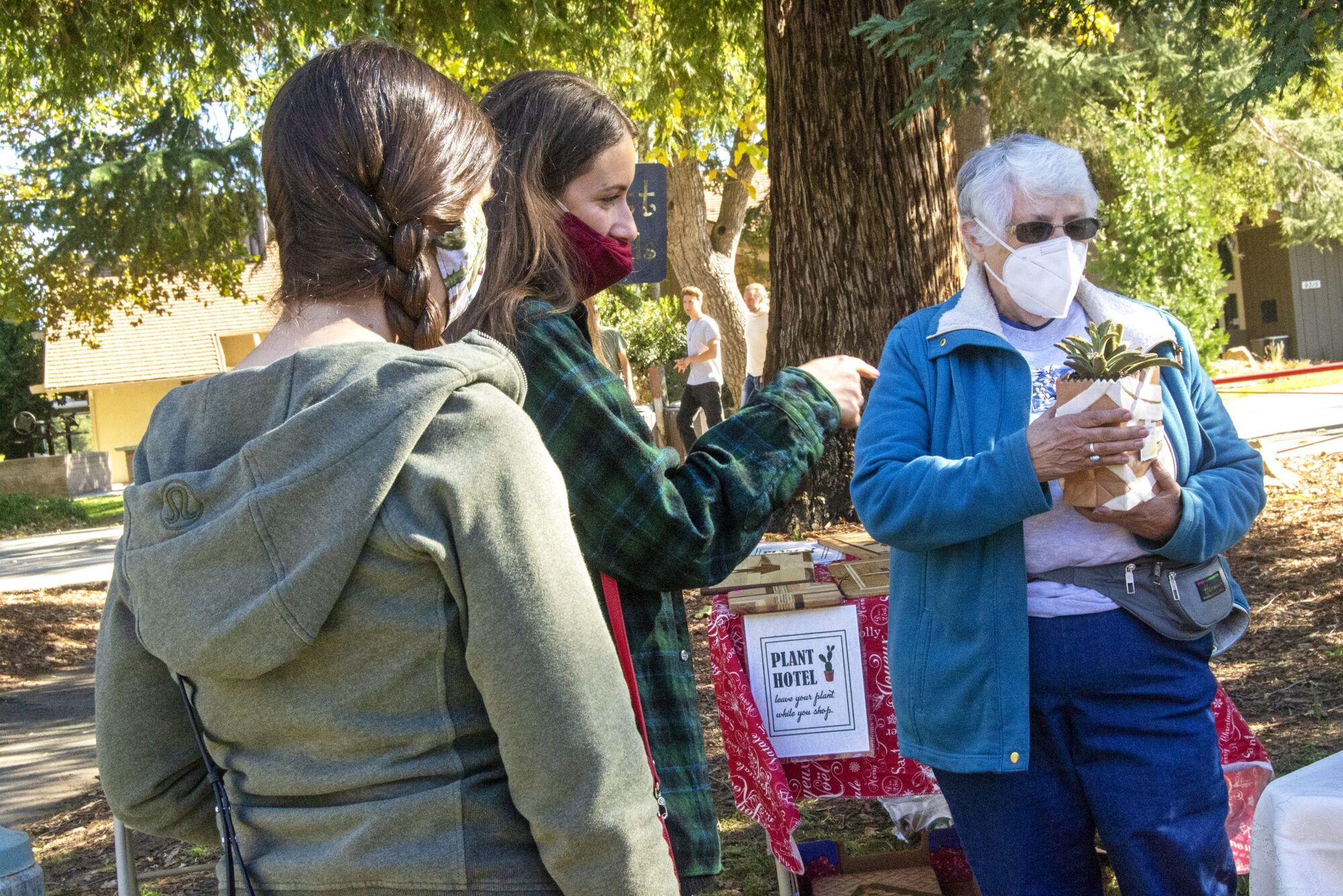 Artisan Crafters at Holiday Boutique in Atascadero Receive Support