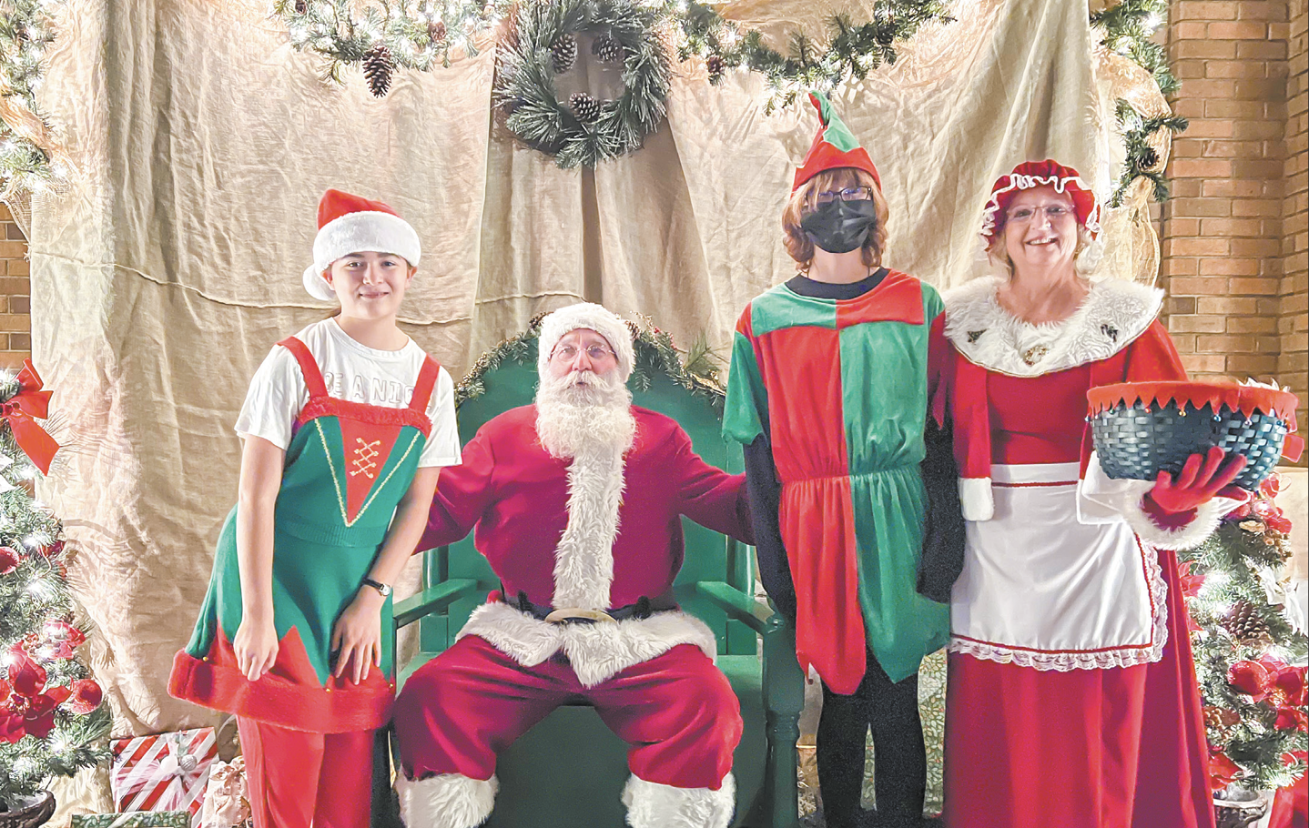 Atascadero's Light Up Downtown Filled Community with Cheer