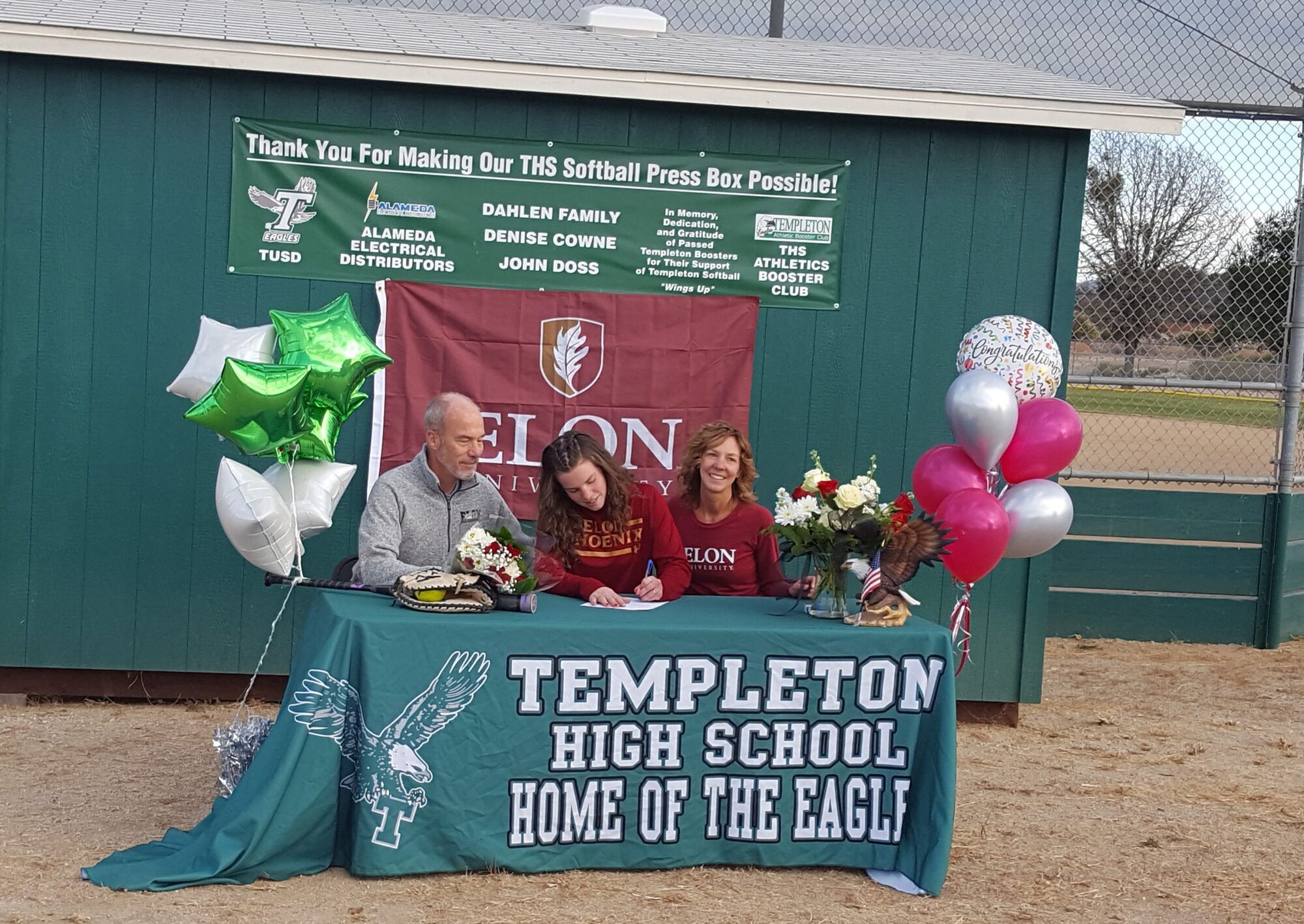 Templeton’s Backer, Forniss Sign National Letters Of Intent to Play Softball