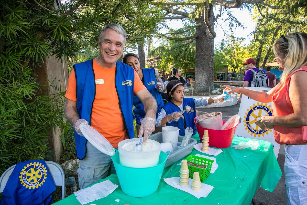 Charles Paddock Zoo Hosts 19th Annual Ice Cream Zoofari