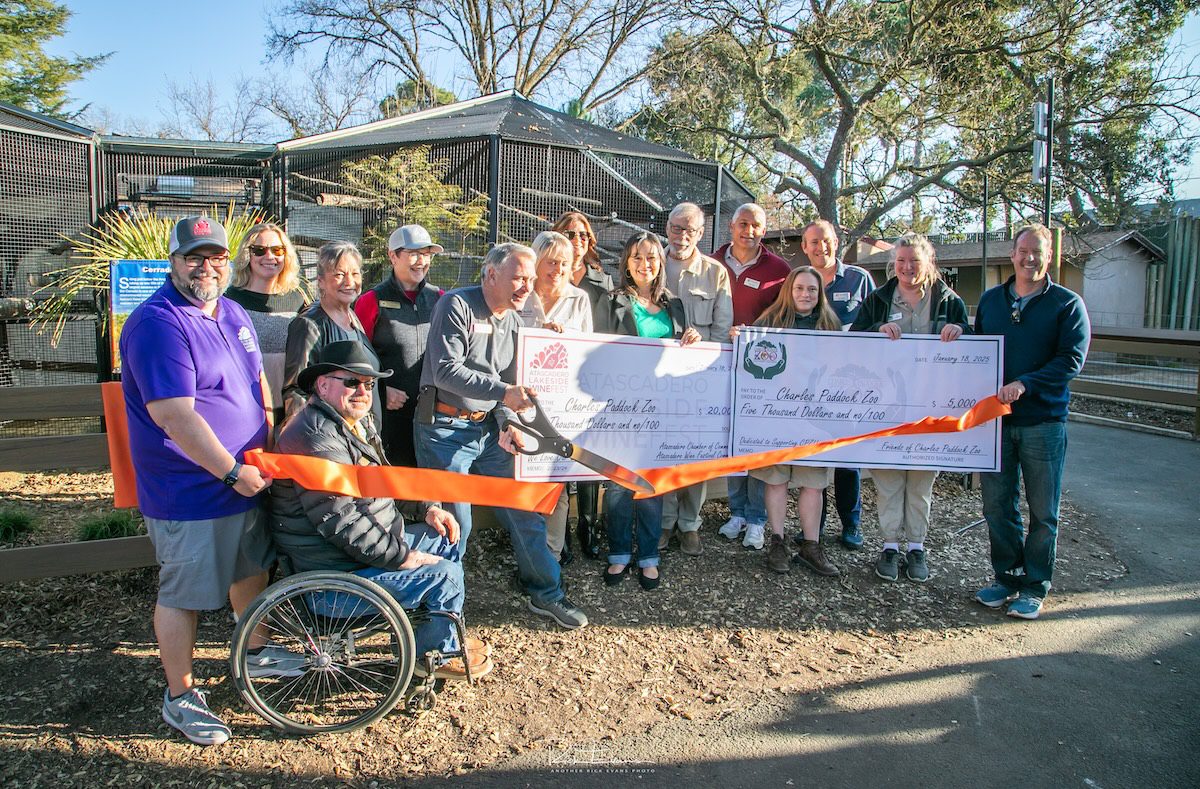 Charles Paddock Zoo welcomes Hyacinth Macaws and Toco Toucans