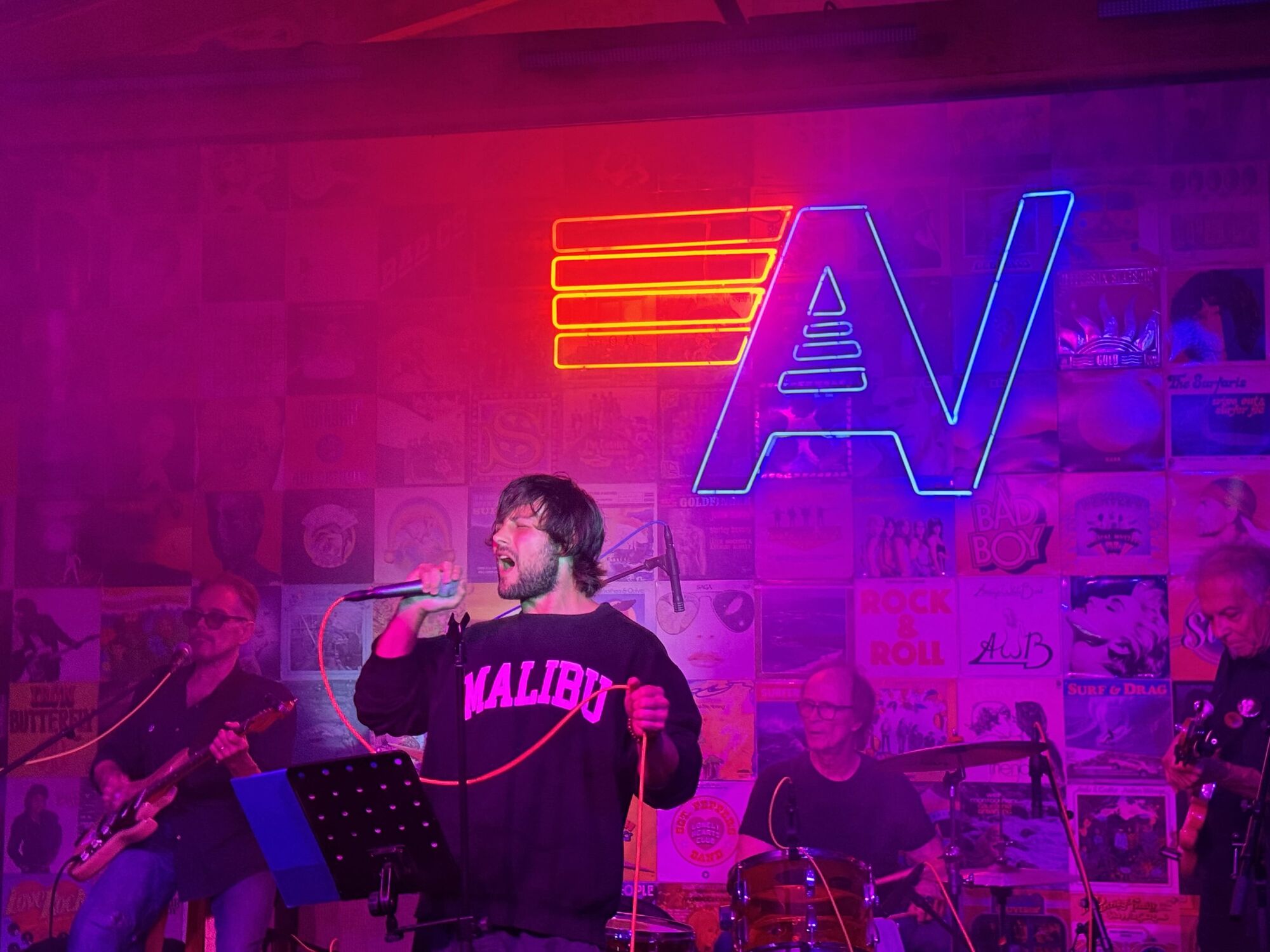 'Some Kind of Wonderful'! The New Old’s concert delights locals