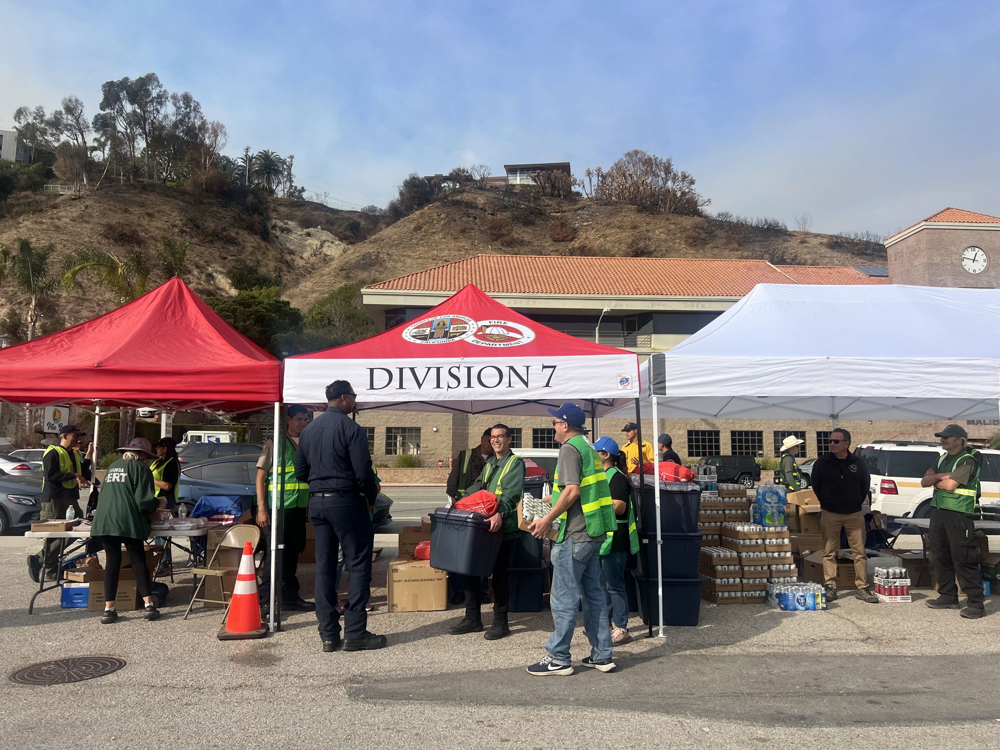 Residents Begin Returning Home as Malibu Evacuation Zones Reopen