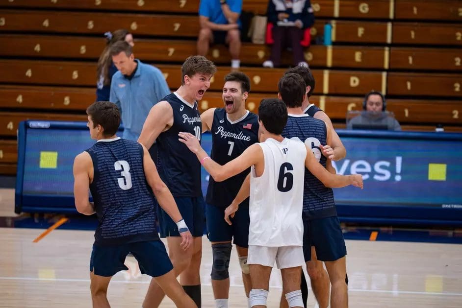 Men’s volleyball kicks off season with sweeping victories