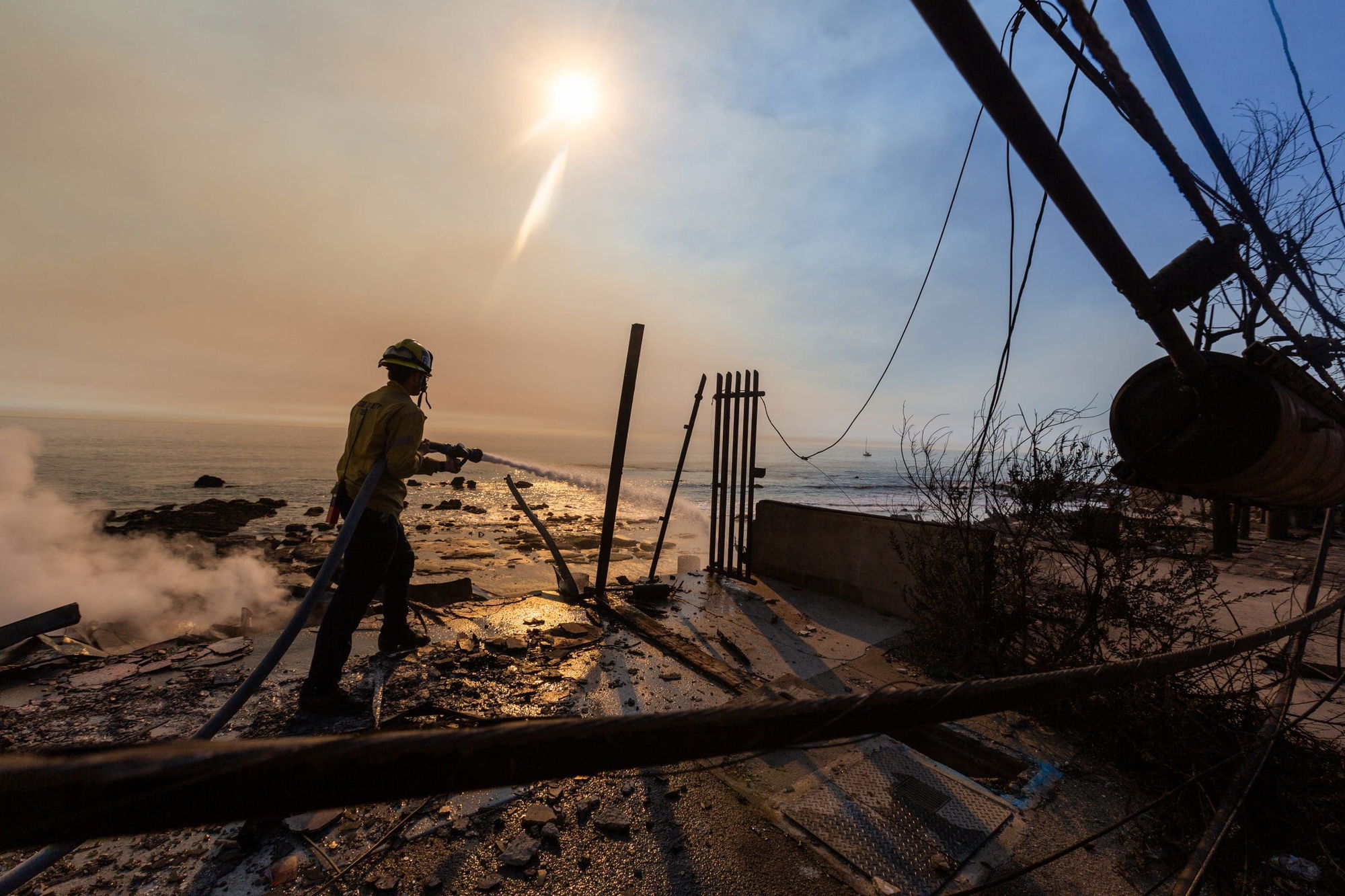 Palisades Fire Update: Red Flag Warning Continues Amid Challenging Conditions 4pm