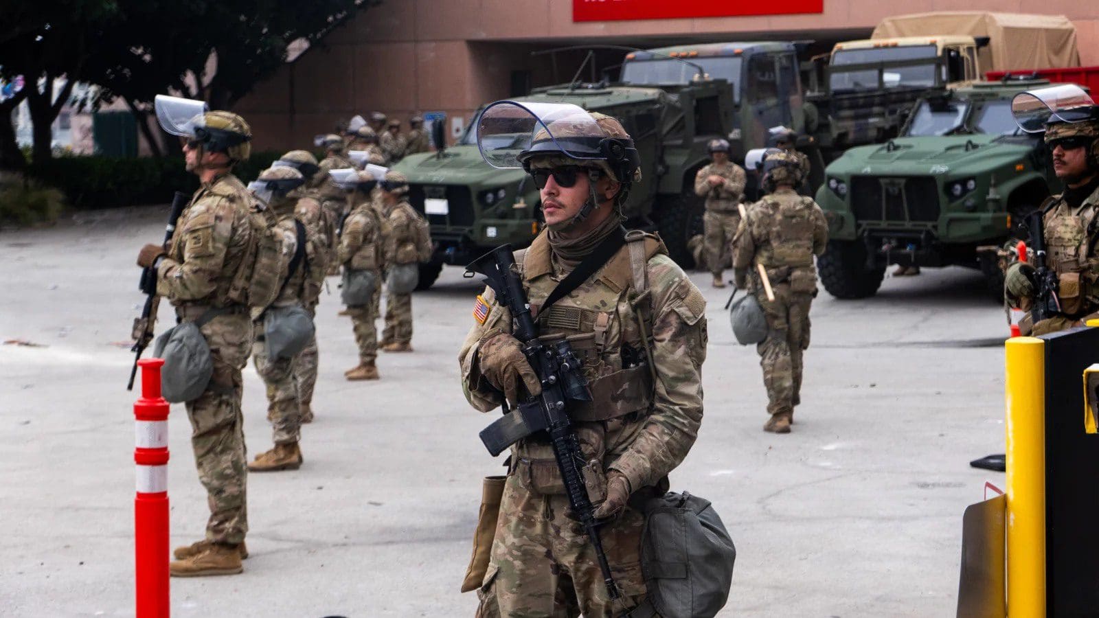 Pentagon orders U.S. Marines to withdraw from Los Angeles
