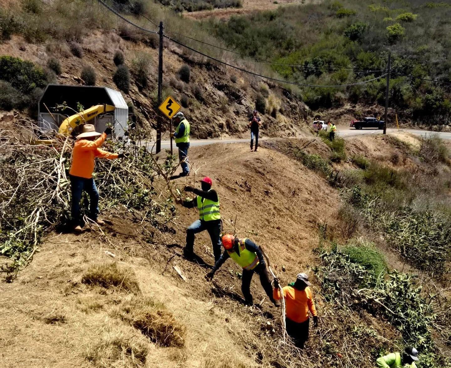MRCA clears brush along Malibu canyon roads