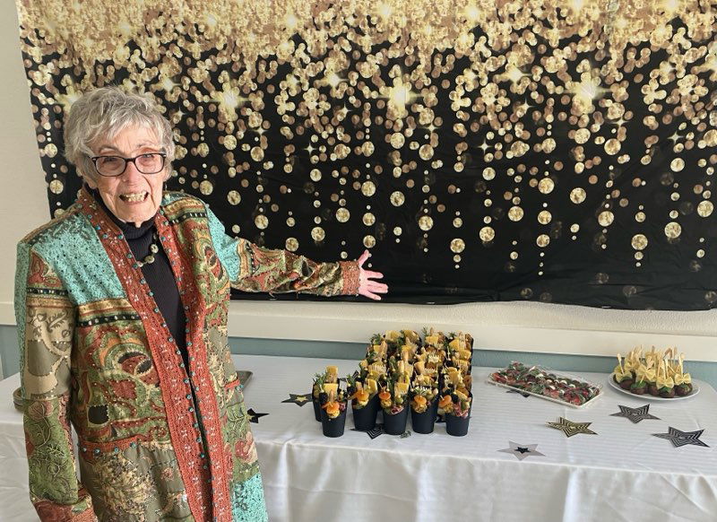 'Dark Shadows' star highlight of Oscar viewing party