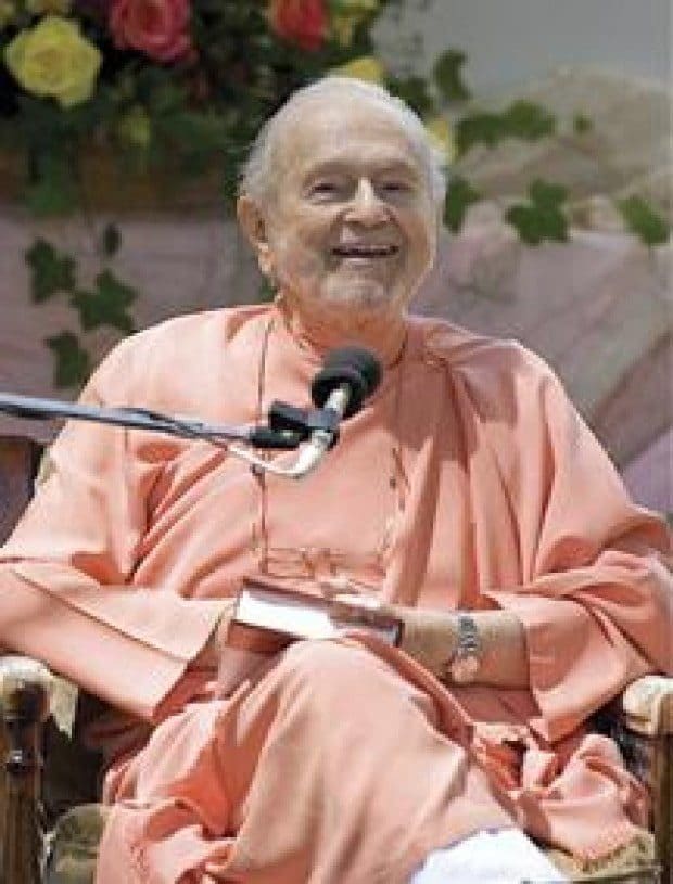 Famed yogi visits Malibu