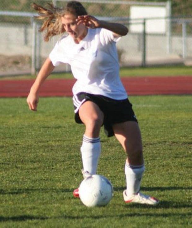 Sharks girls soccer fall to Oaks Christian 0-1 in brutal contest