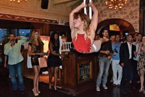 A hot night draws a cool crowd at the Malibu Inn