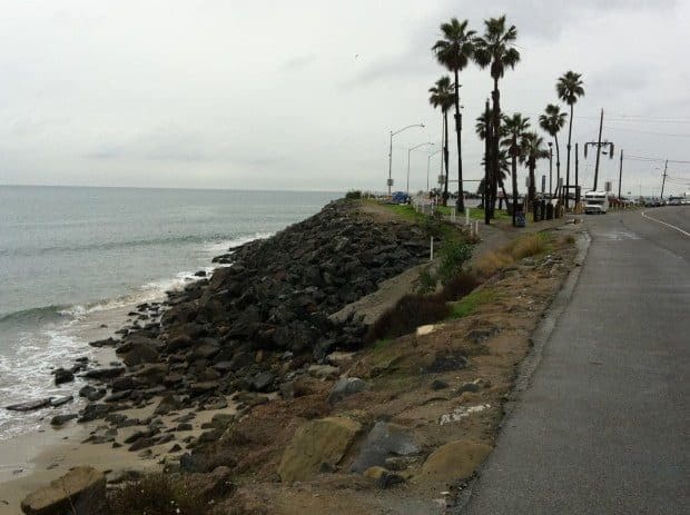 Man arrested after trying to swim away from deputies