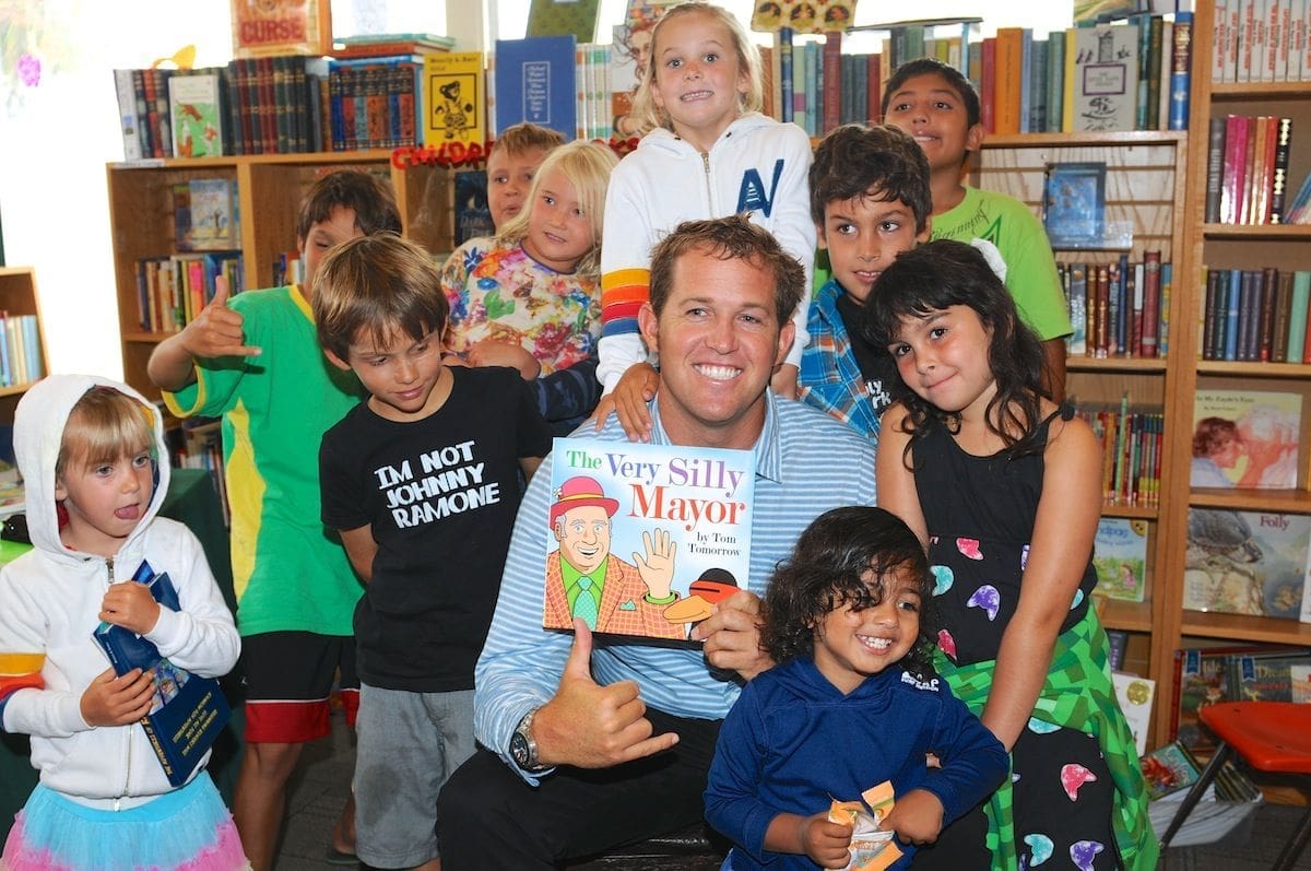 Mayor Peak Reads At Bank Of Books Story Time