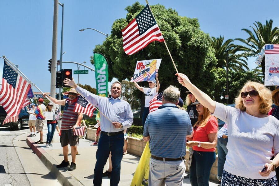 Photos: 'Stay "Free" Not "Safe"'