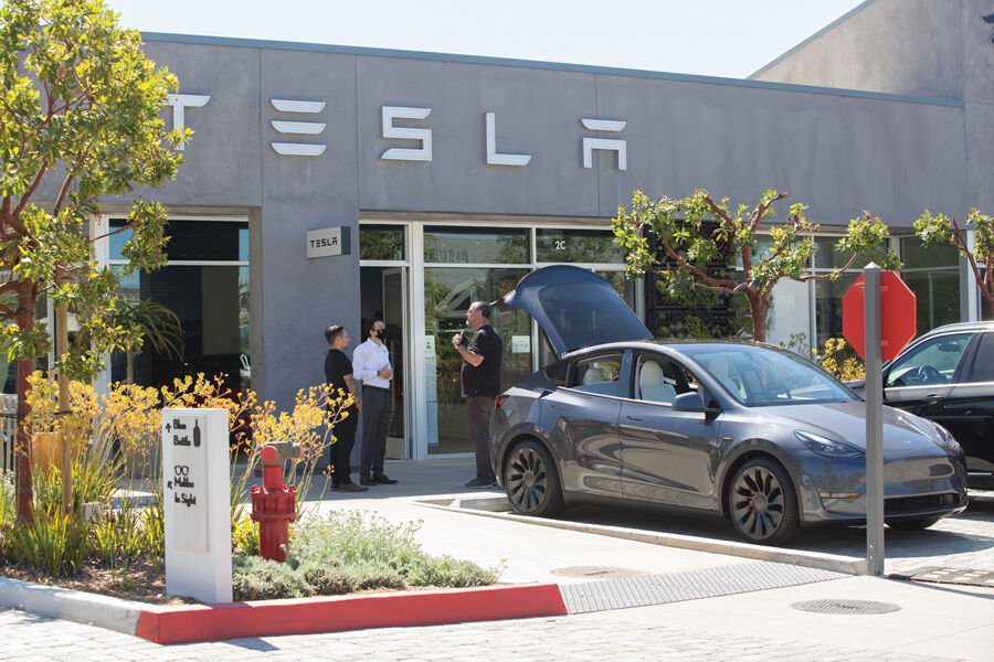Tesla Showroom Opens in Malibu