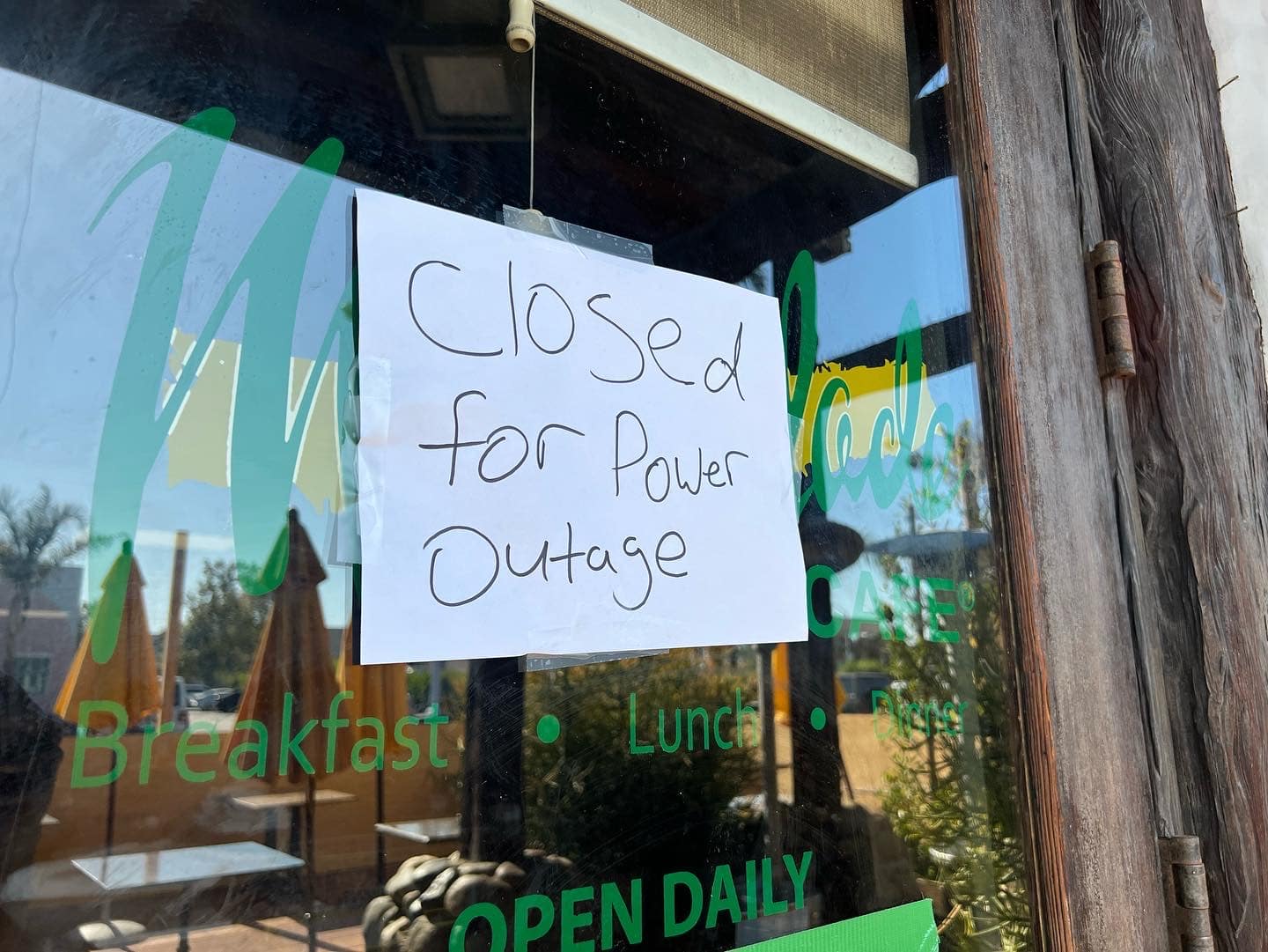 Power outage shuts down Malibu, forces businesses to close