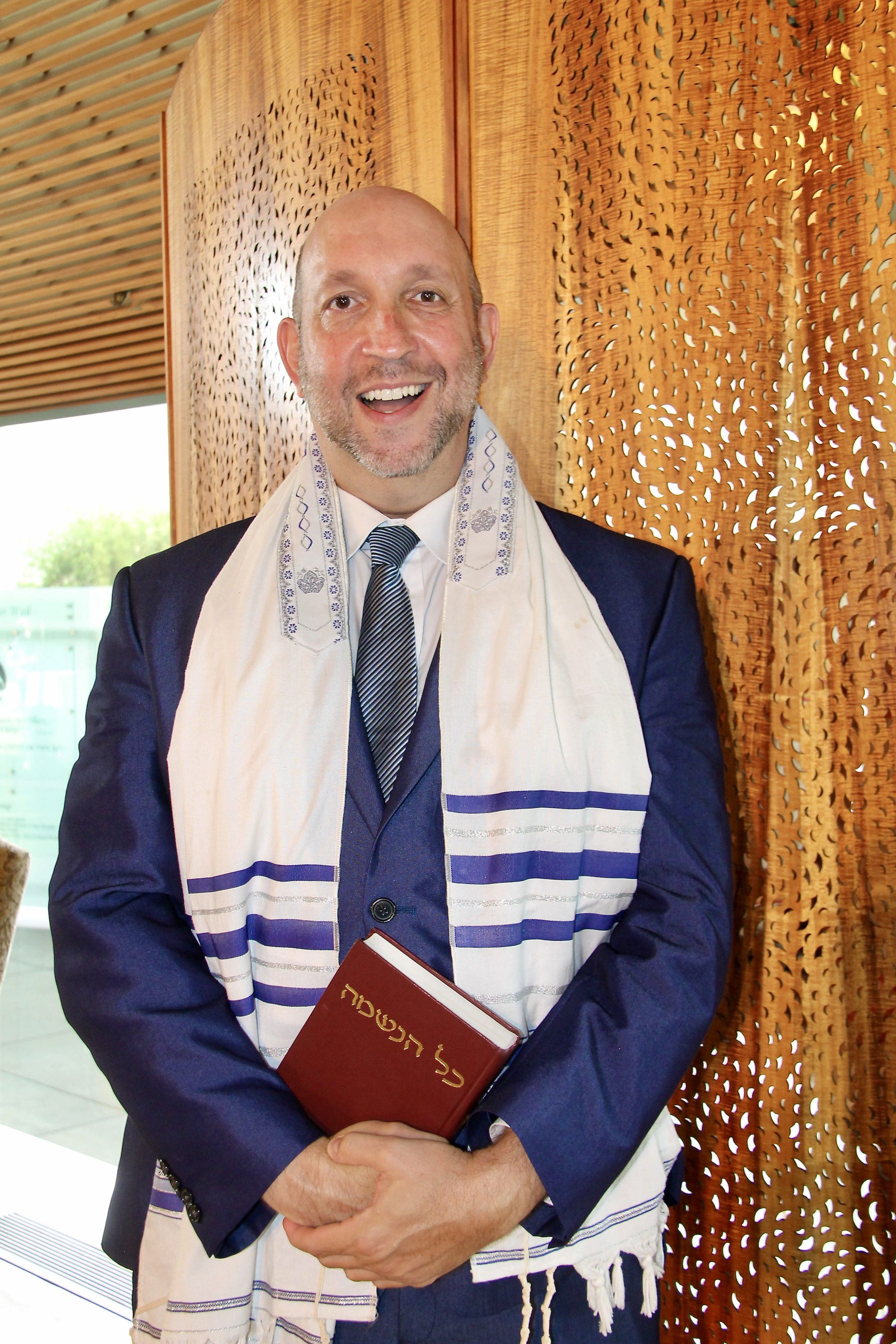 Members of the Jewish community celebrate Gindlin's ordination