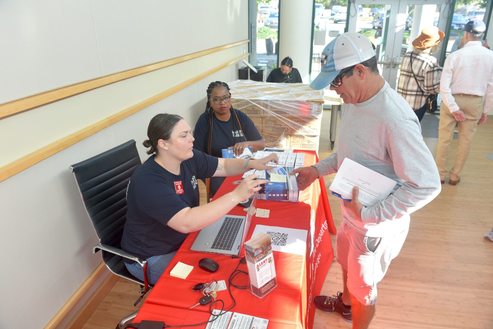Malibu residents receive free NOAA weather radios
