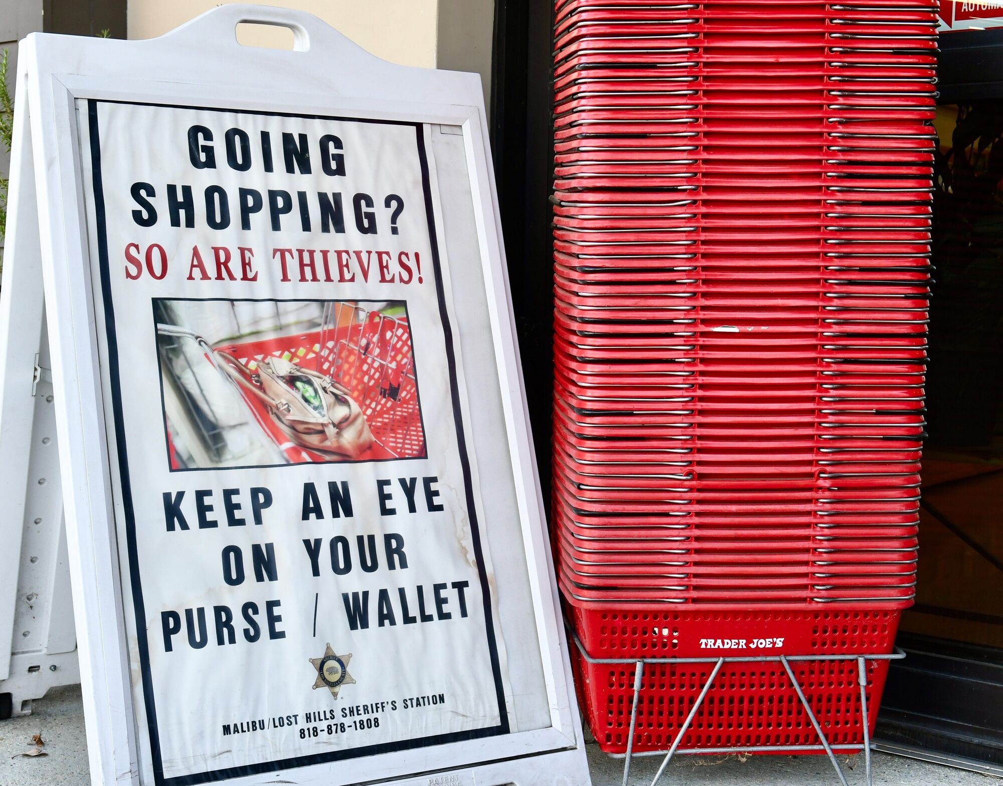 Purse snatchers targeting Trader Joe's markets and other stores