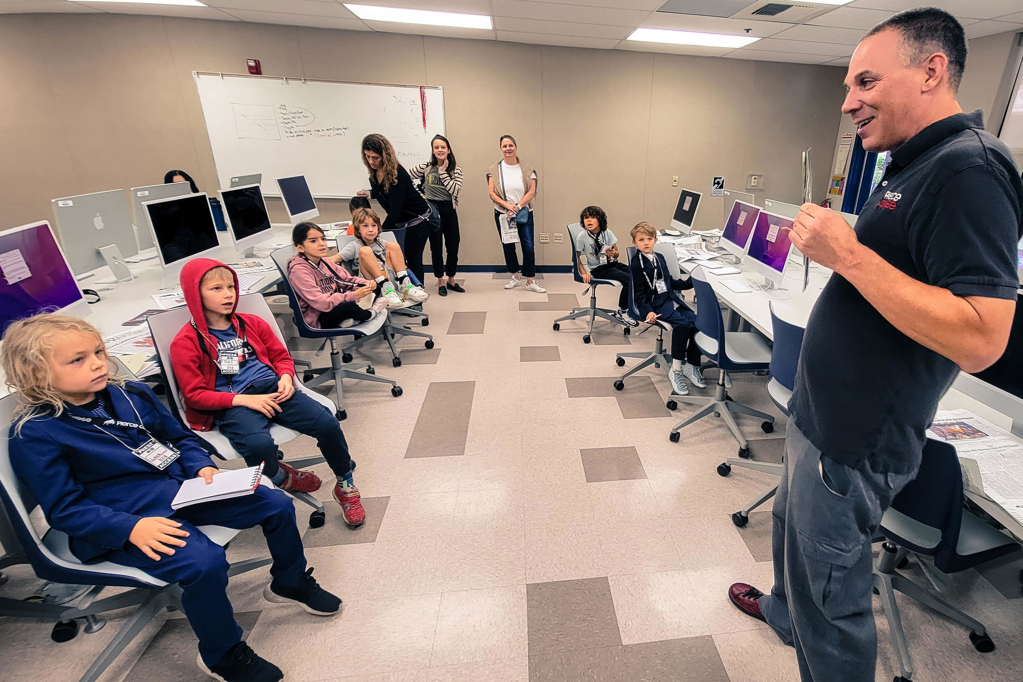 Sycamore students visit Pierce College Roundup newspaper