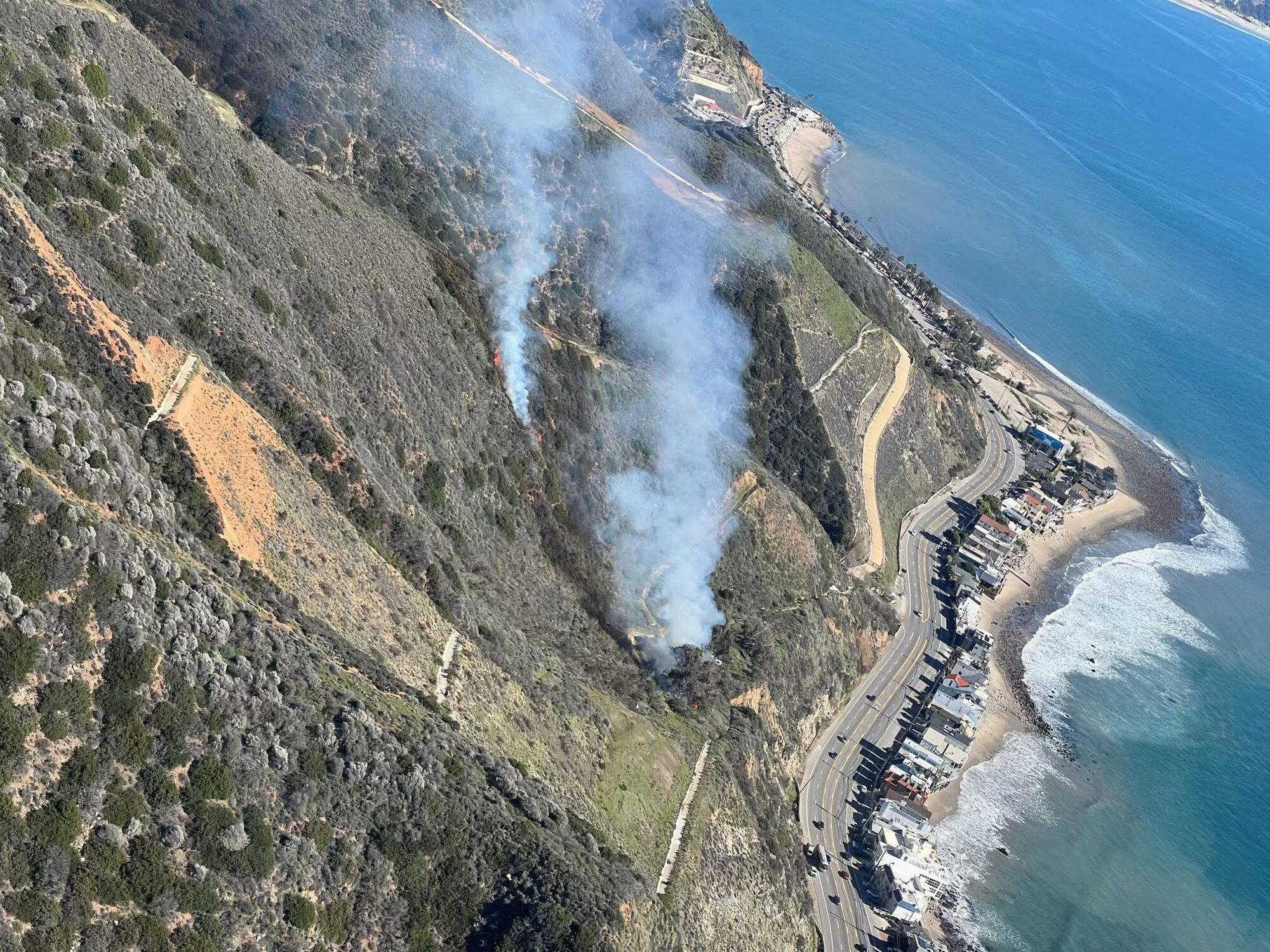 Small brush fire breaks out on Tuna Canyon on Jan. 21; no major damage reported