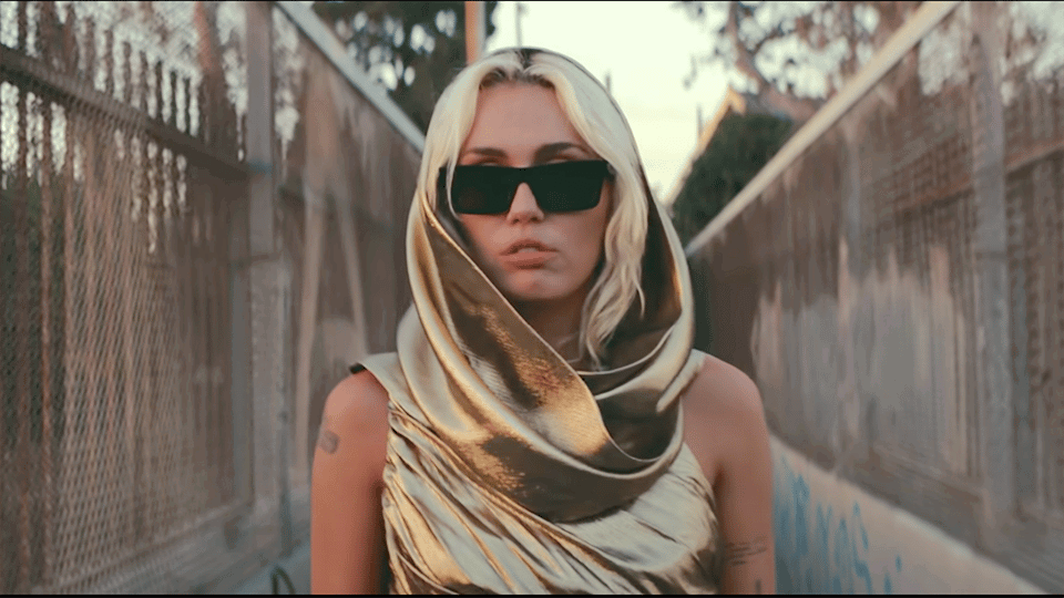 Miley Cyrus blooms at No. 1 on Billboard Hot 100 with new single 'Flowers'