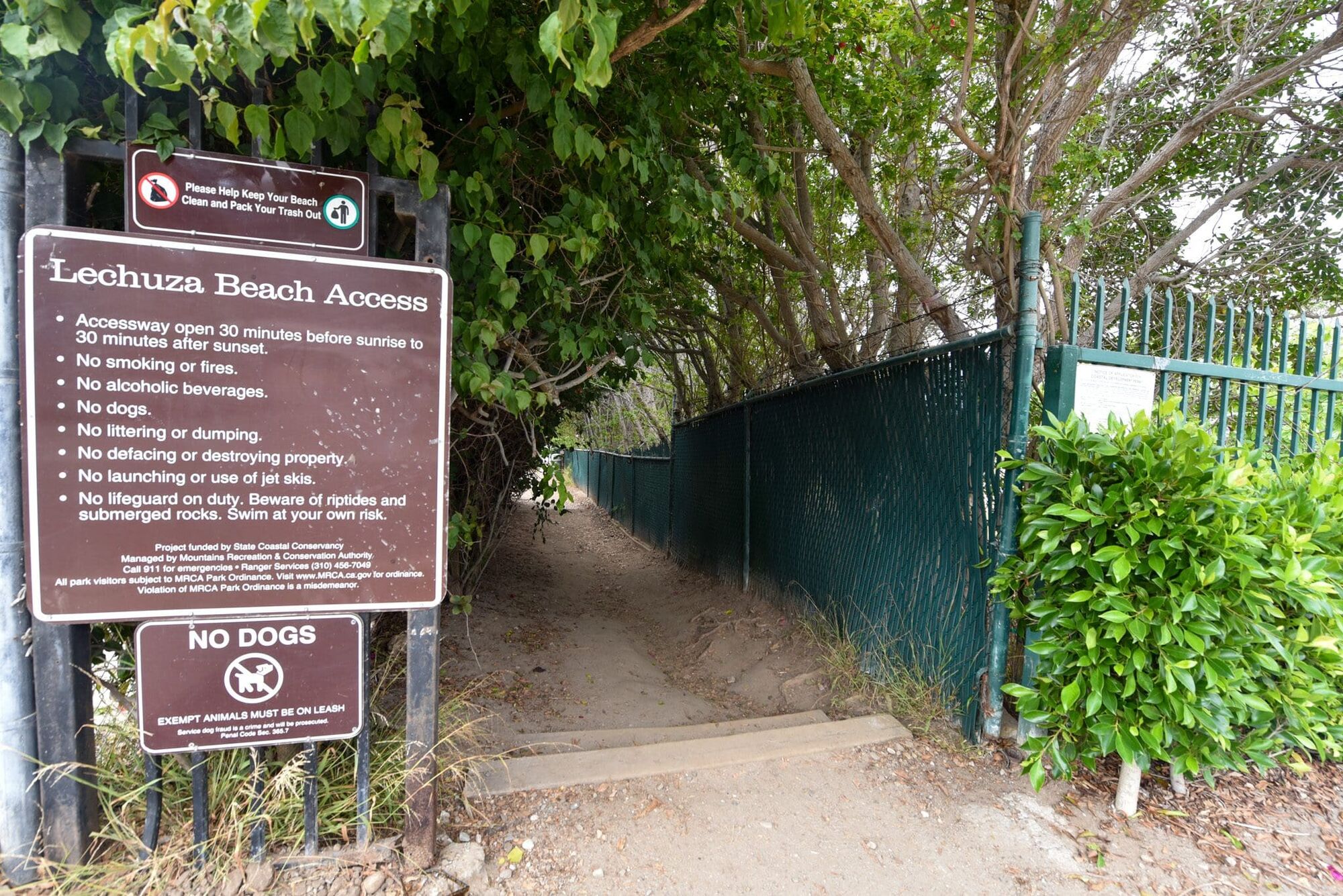 City of Malibu removes MRCA Coastal Access signs near Lechuza Beach