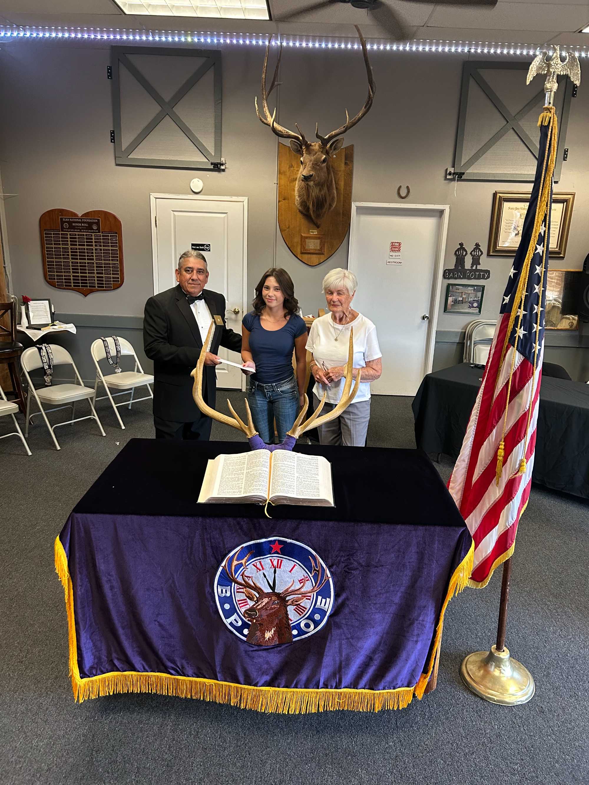 Alanna Ramirez and Nayeli Cuin named SYV Elks Lodge Students of the Month