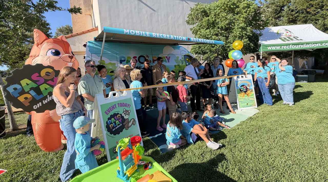 Former Paso Robles Press carrier delivers gift to hometown