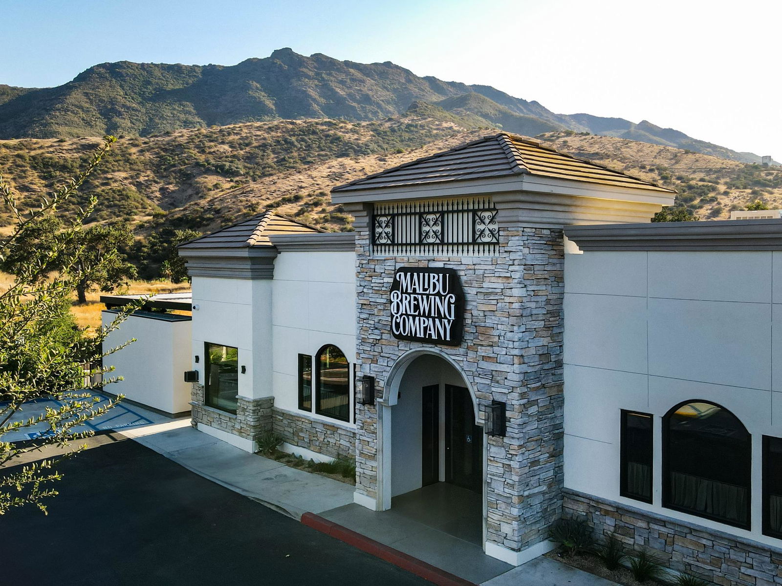 Malibu Brewing expands to Agoura