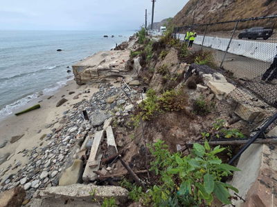Malibu, Caltrans move to stabilize fire-damaged coastal lots ahead of El&nbsp;Niño