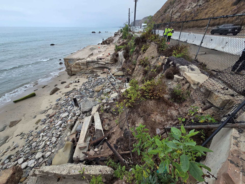 Malibu, Caltrans move to stabilize fire-damaged coastal lots ahead of El&nbsp;Niño