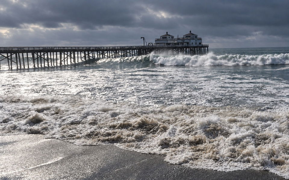 Rain, mud and dangerous surf hit Malibu; Beaches temporarily closed due to&nbsp;lightning