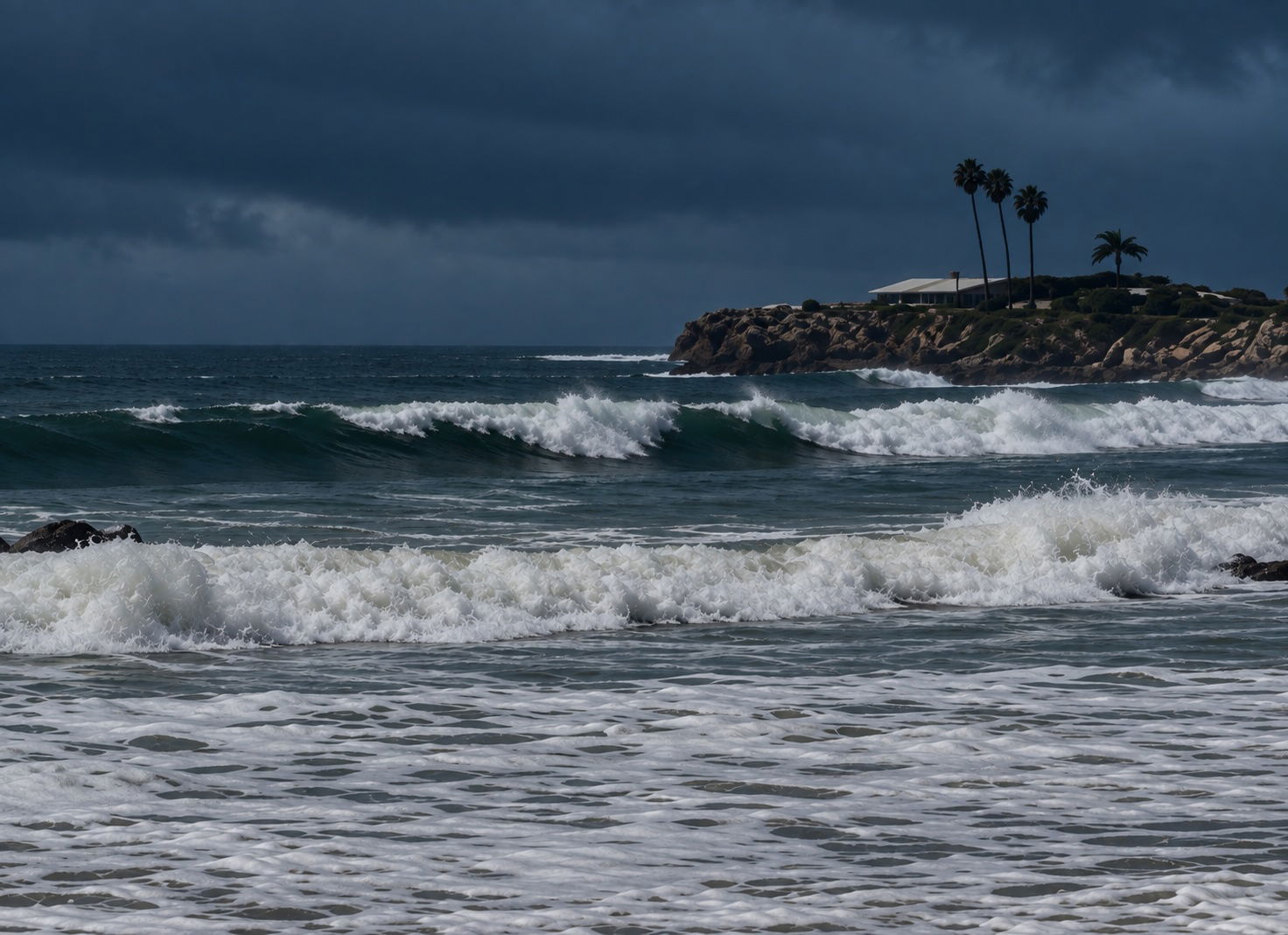 Malibu beaches temporarily closed due to lightning