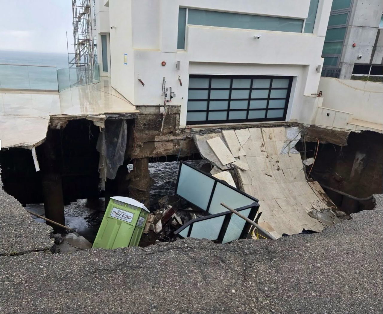 Malibu declares local emergency, orders evacuations after massive Sea Level Drive sinkhole