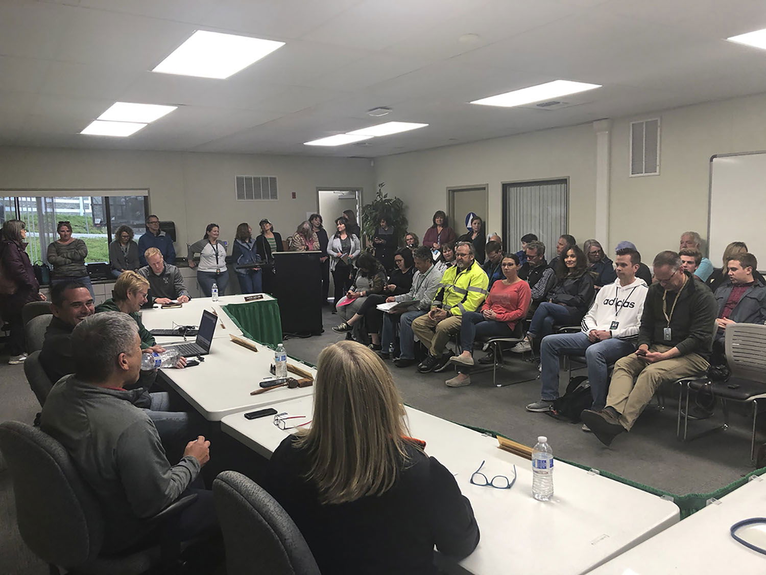 Templeton School Board Votes to Close Schools at Emergency Meeting