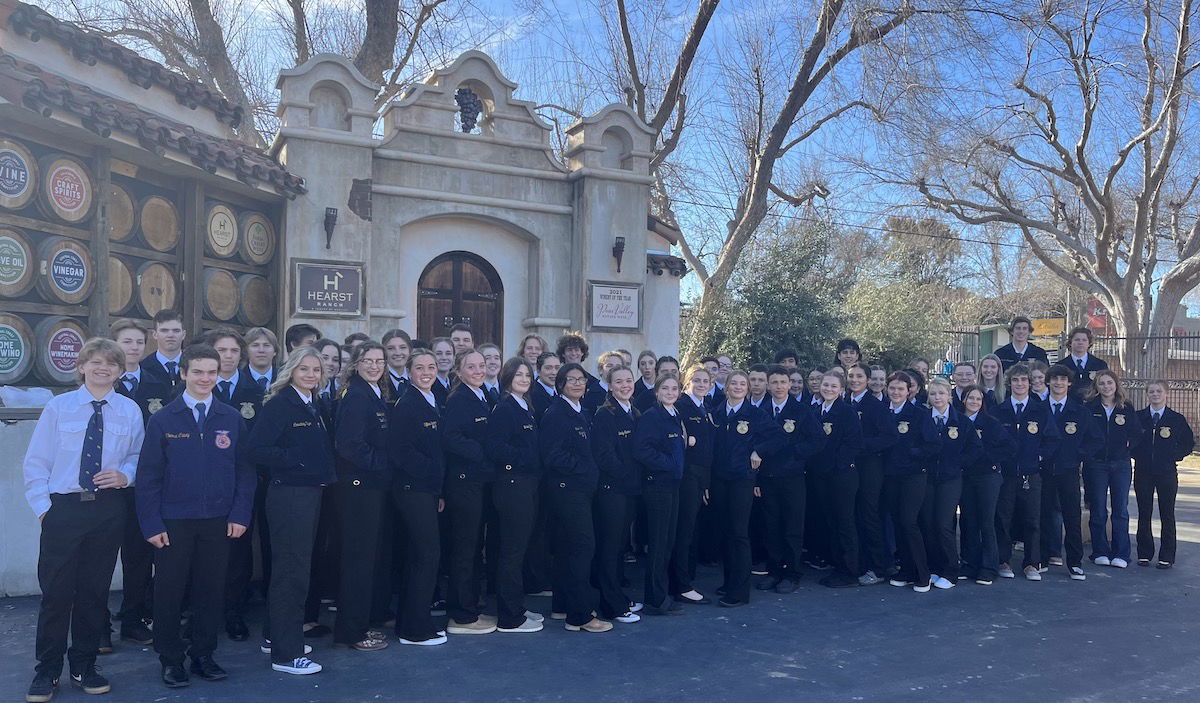 Community Turns out to Support Paso Robles FFA