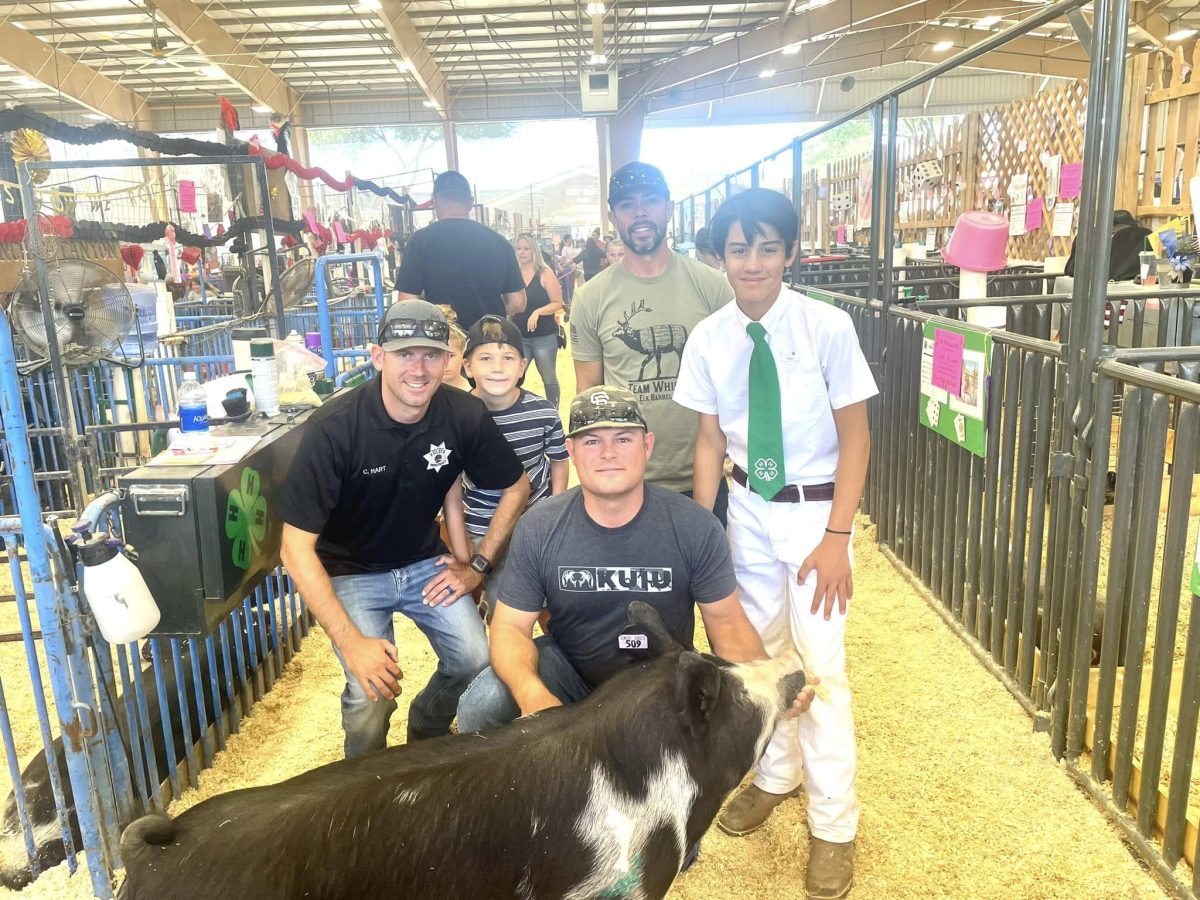 Paso Robles Police officers support local FFA and 4-H members
