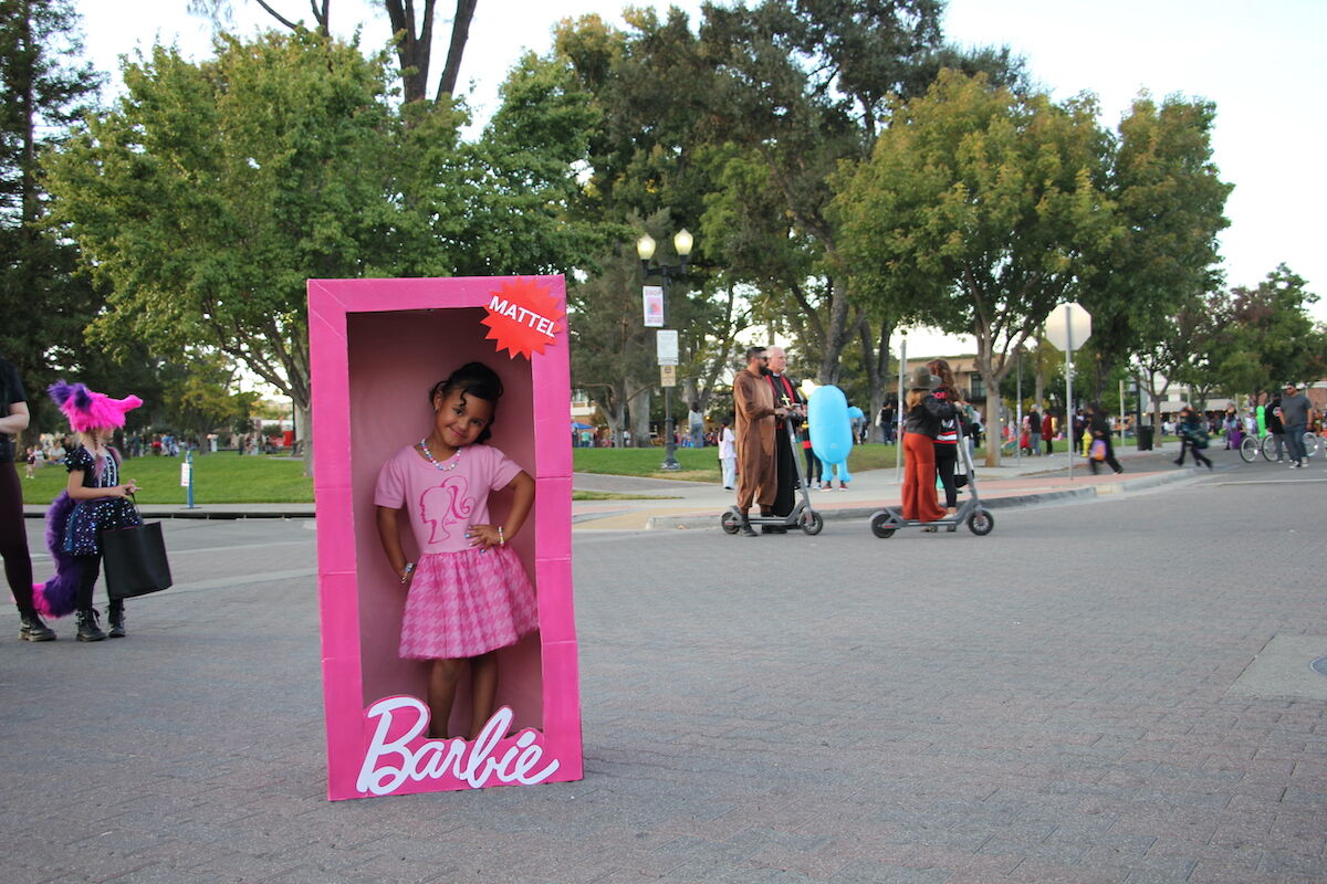 Downtown Paso Robles embraces Safe and Fun Halloween tradition with books and candy