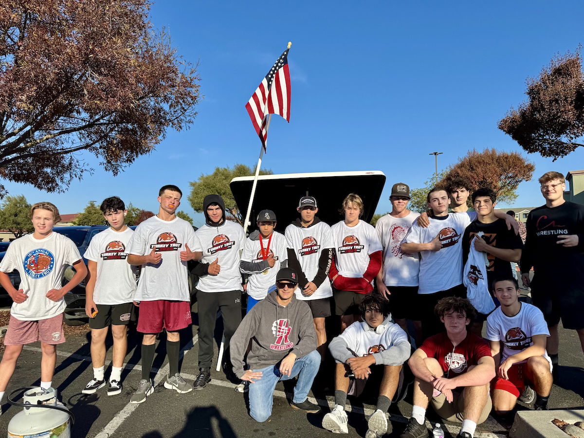 Paso Robles Turkey Trot draws over 100 runners to support high school wrestling team